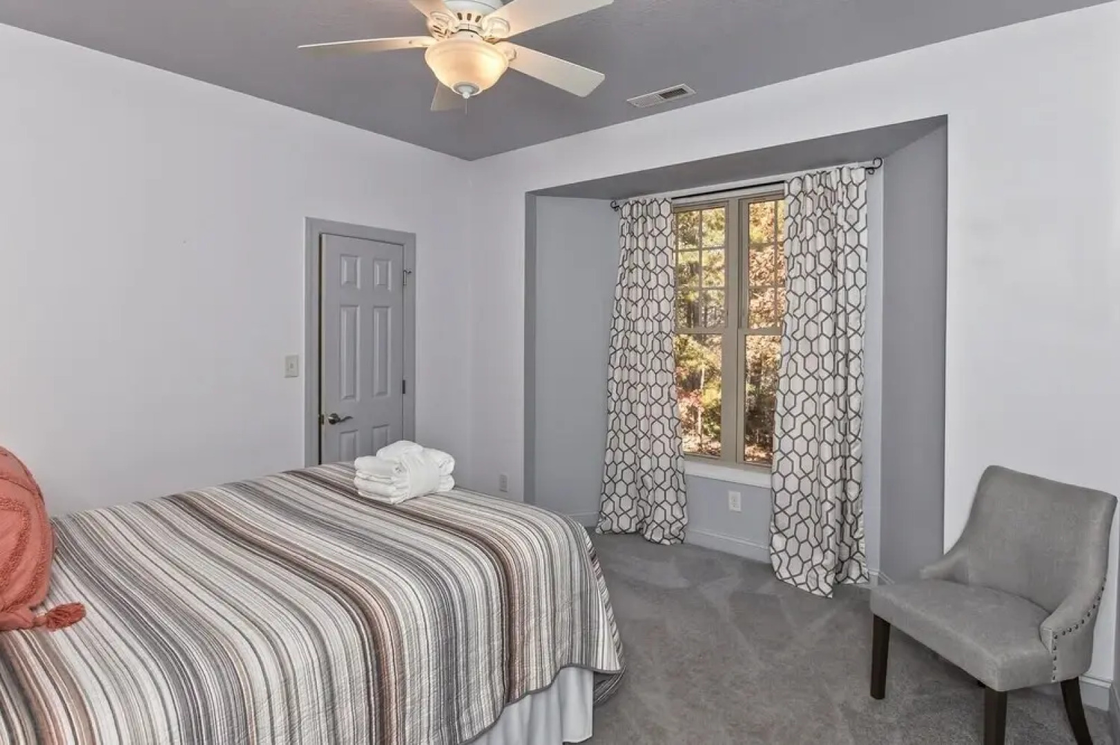 Rumbling Bald Resort Home In Lake Lure - Wifi - Community Beach, Pool, Golf And More 5 Bedroom Home by Sunscape Property Management