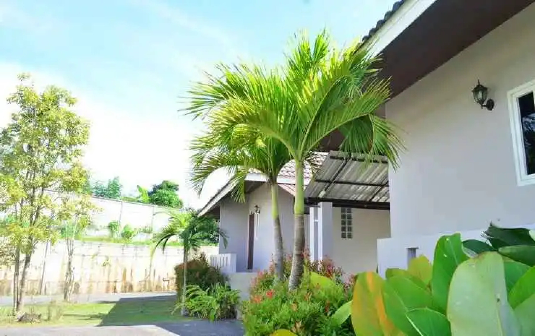 Baansuan Rimnam Resort