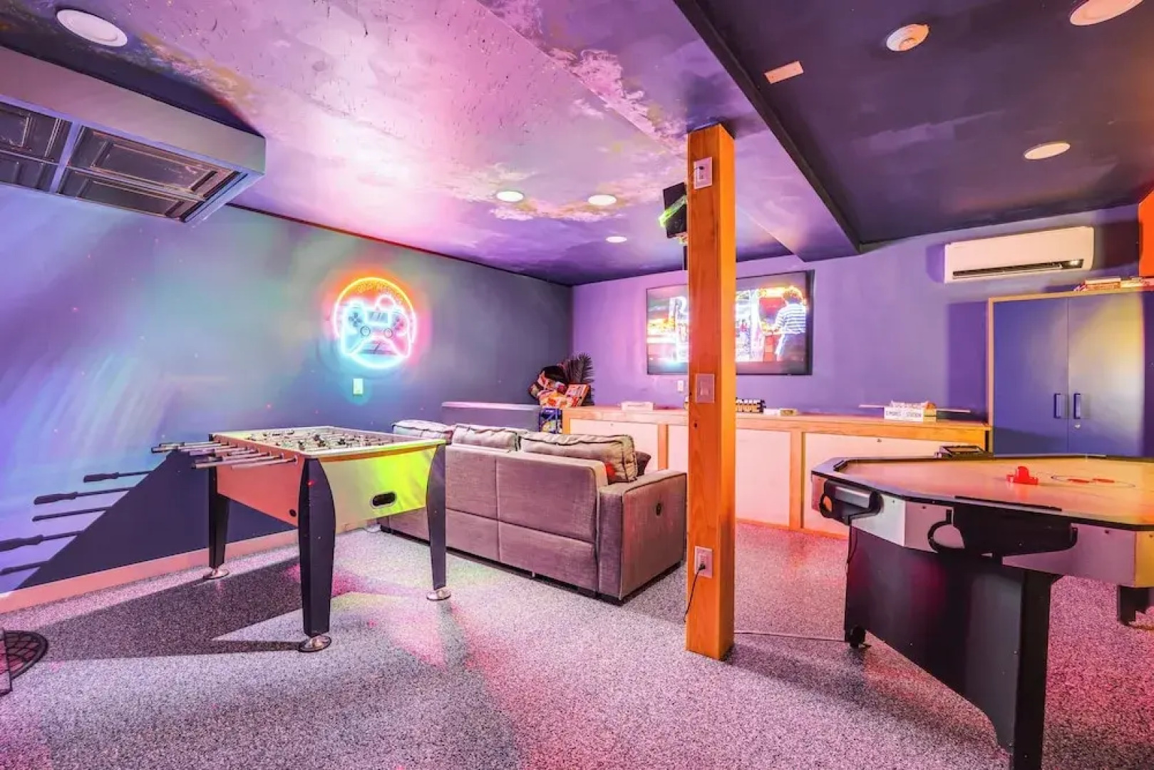 Luxe Lake House w/ Private Beach in Pocono Summit