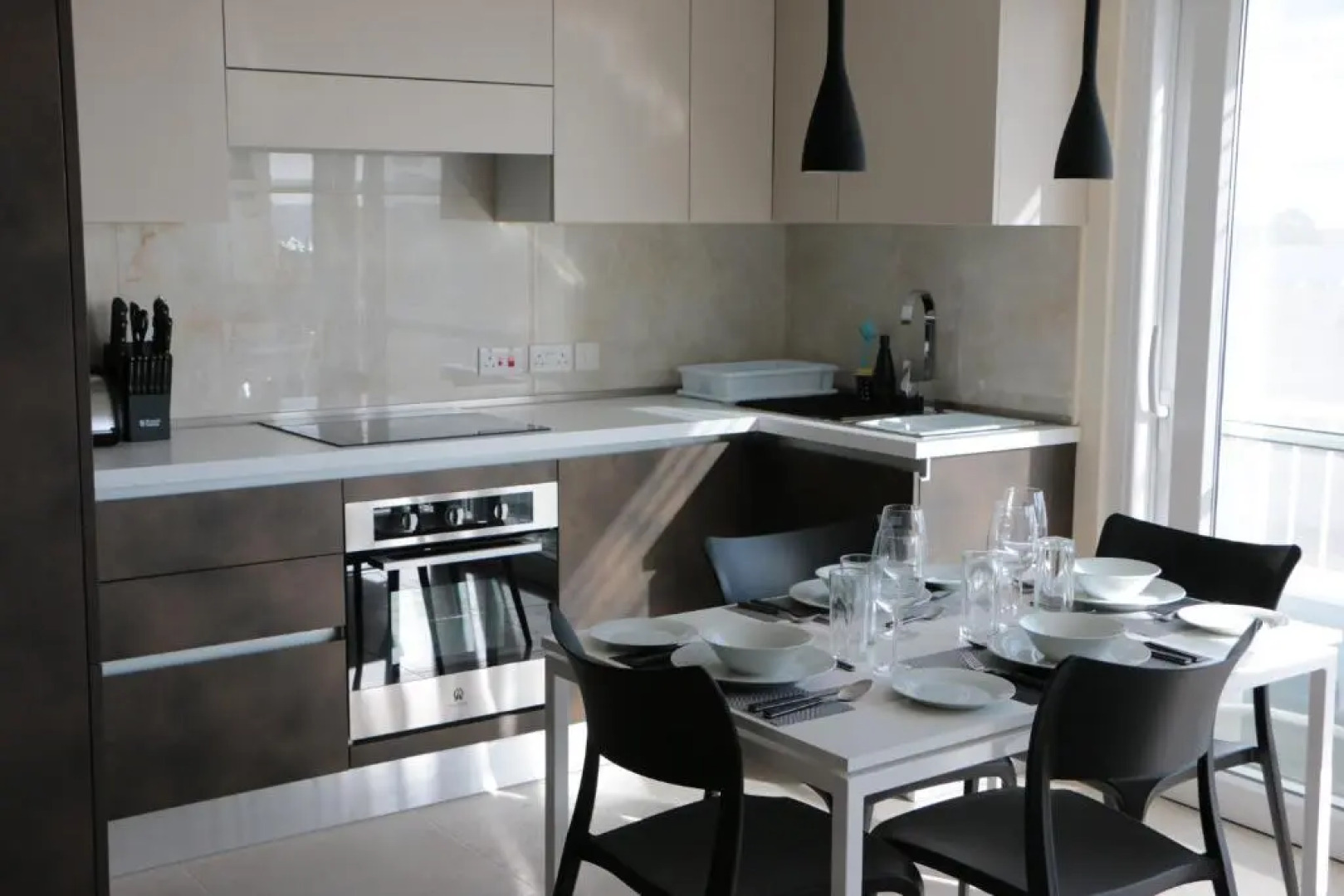 Wileg 4A Luxury Studio Apartment with Shared Swimming Pool.