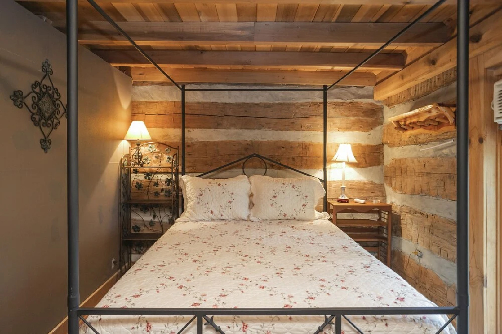 Historic Family Cabin to Watch the Sunset with 270 degree views of Kentucky Lake