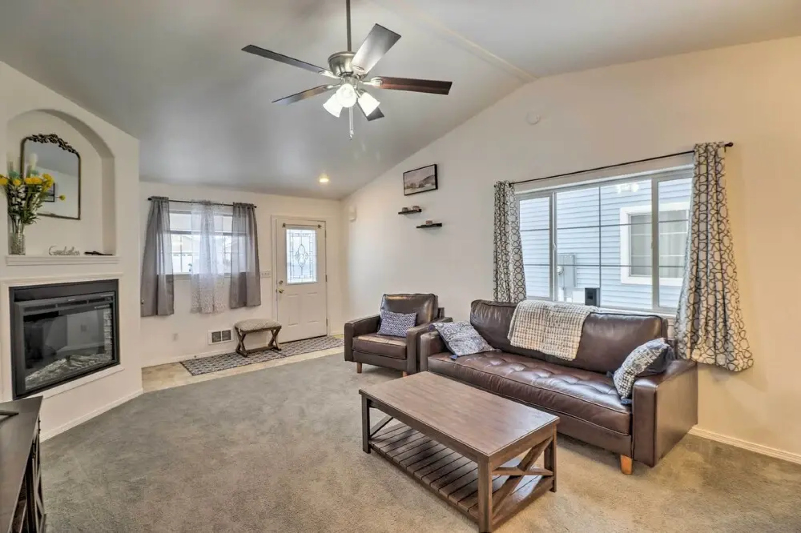 Family-friendly Columbia Falls Townhome w/ Views!