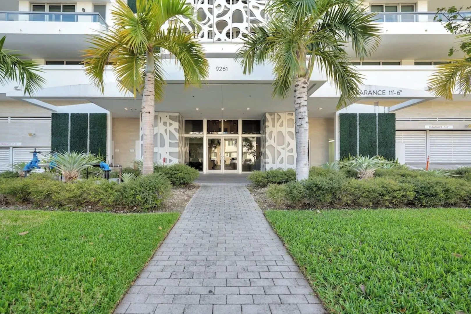 Stunning 2BR 2BA  Bay Harbour with Pool