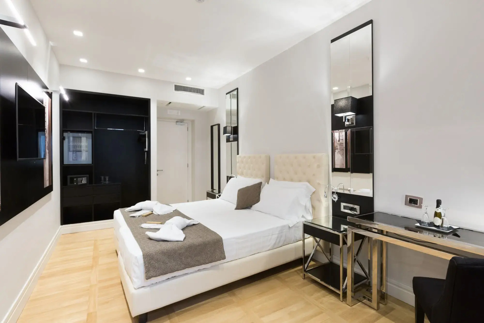 Floris Hotel