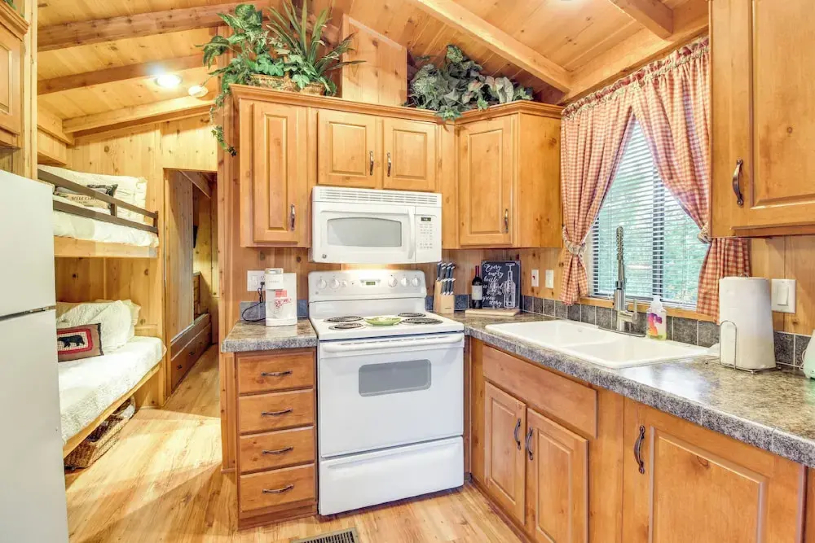 Hike & Fish: Cozy Cabin w/ Patio in Show Low!
