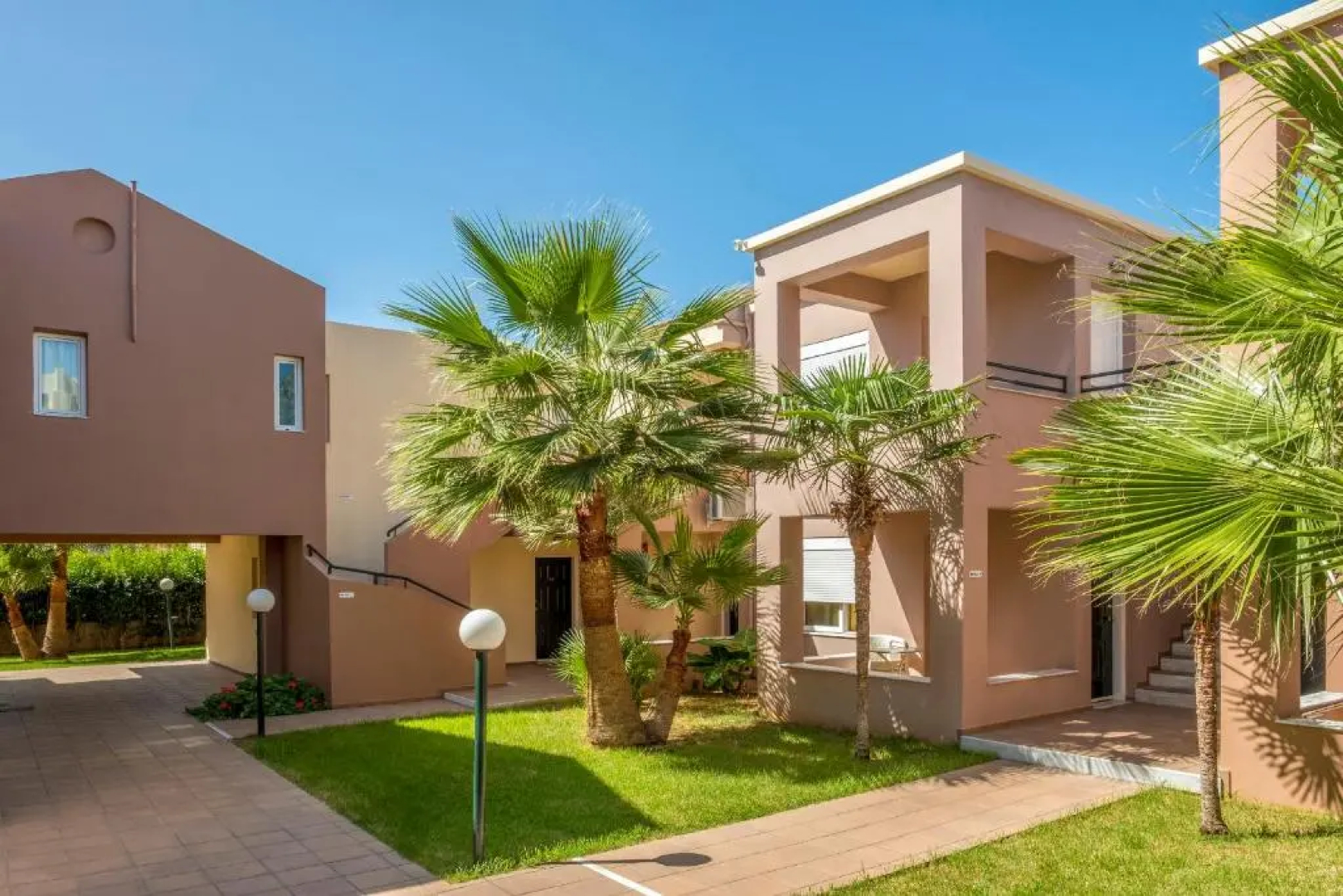 Theos Holidays Apartments