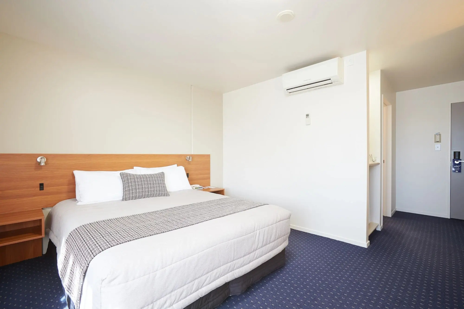 Ventura Inn & Suites Hamilton