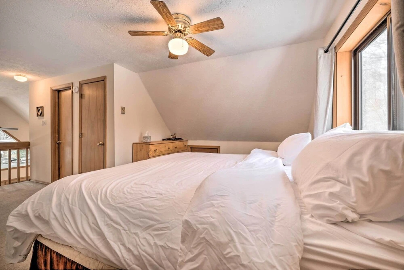 Walk to Arrowhead Lake: Cabin w/ Private Hot Tub!