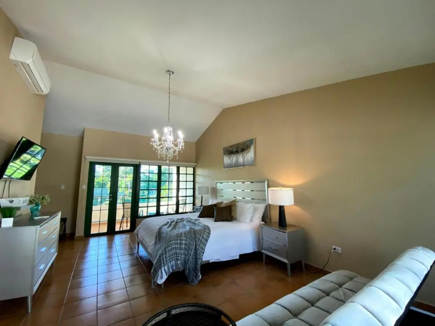 Villa Coral Reef- 4br with Community Pool Overlooking Ocean