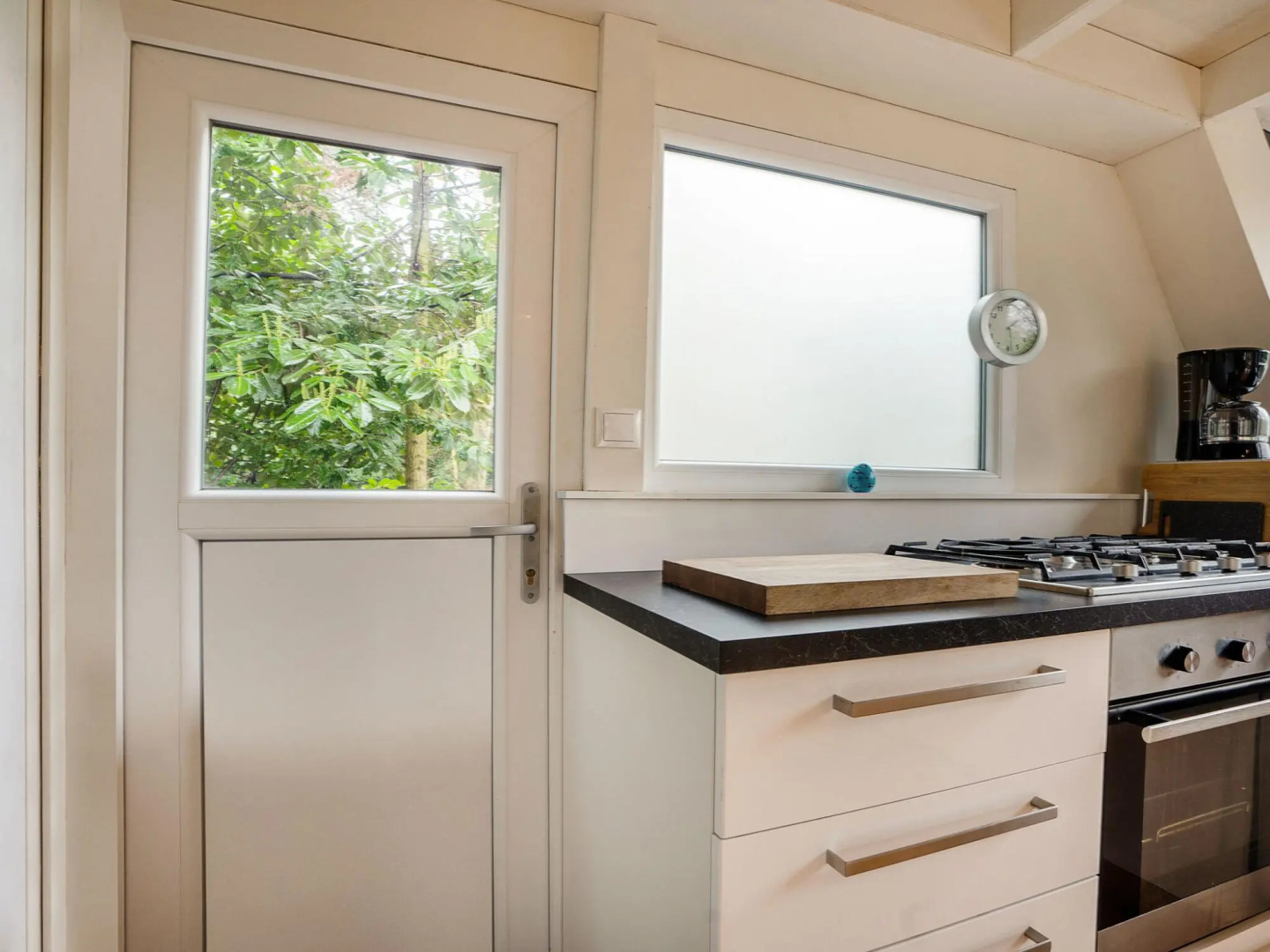 Lanaken Lakeside Cabin Stay