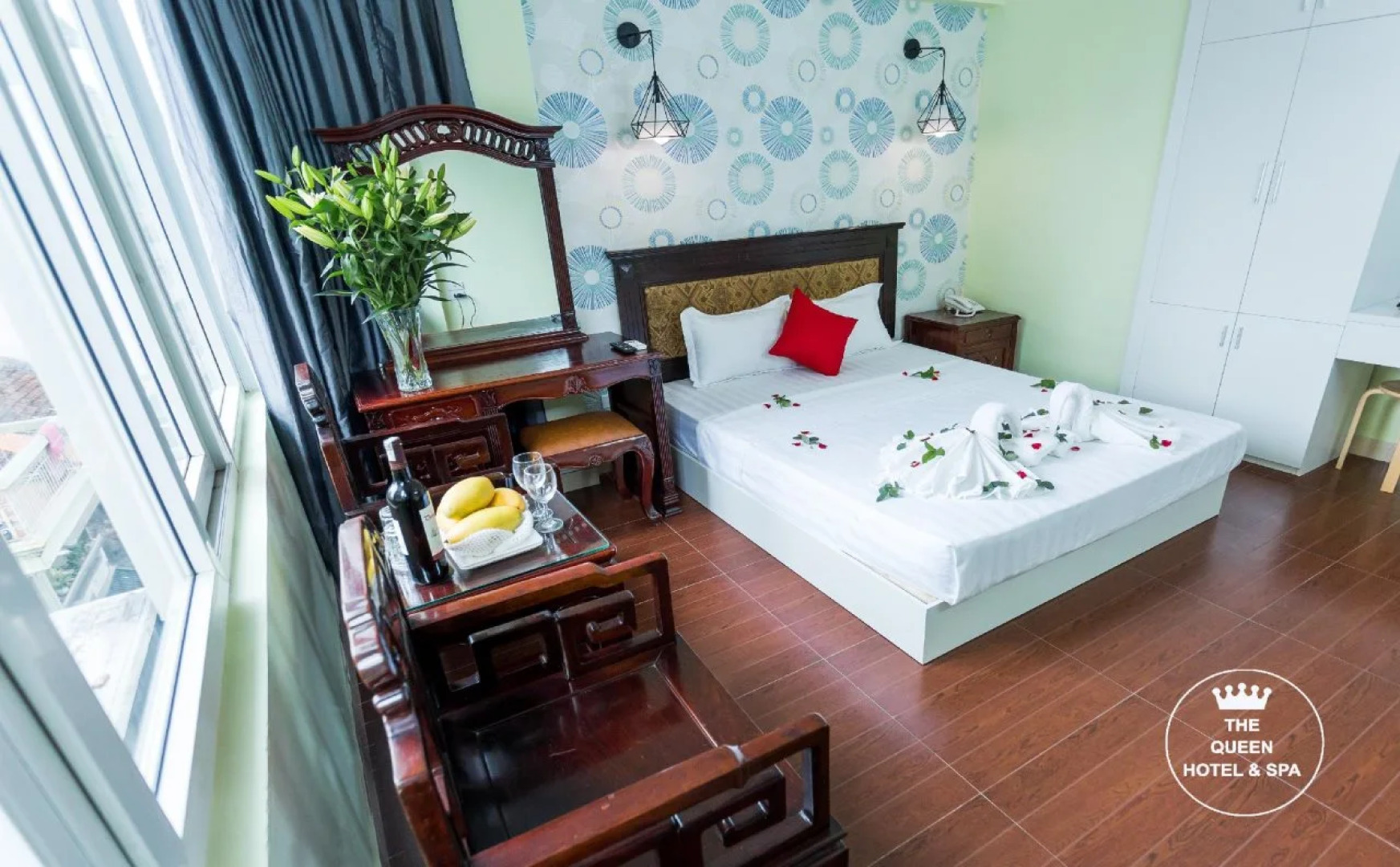 The Queen Hotel & Spa 2