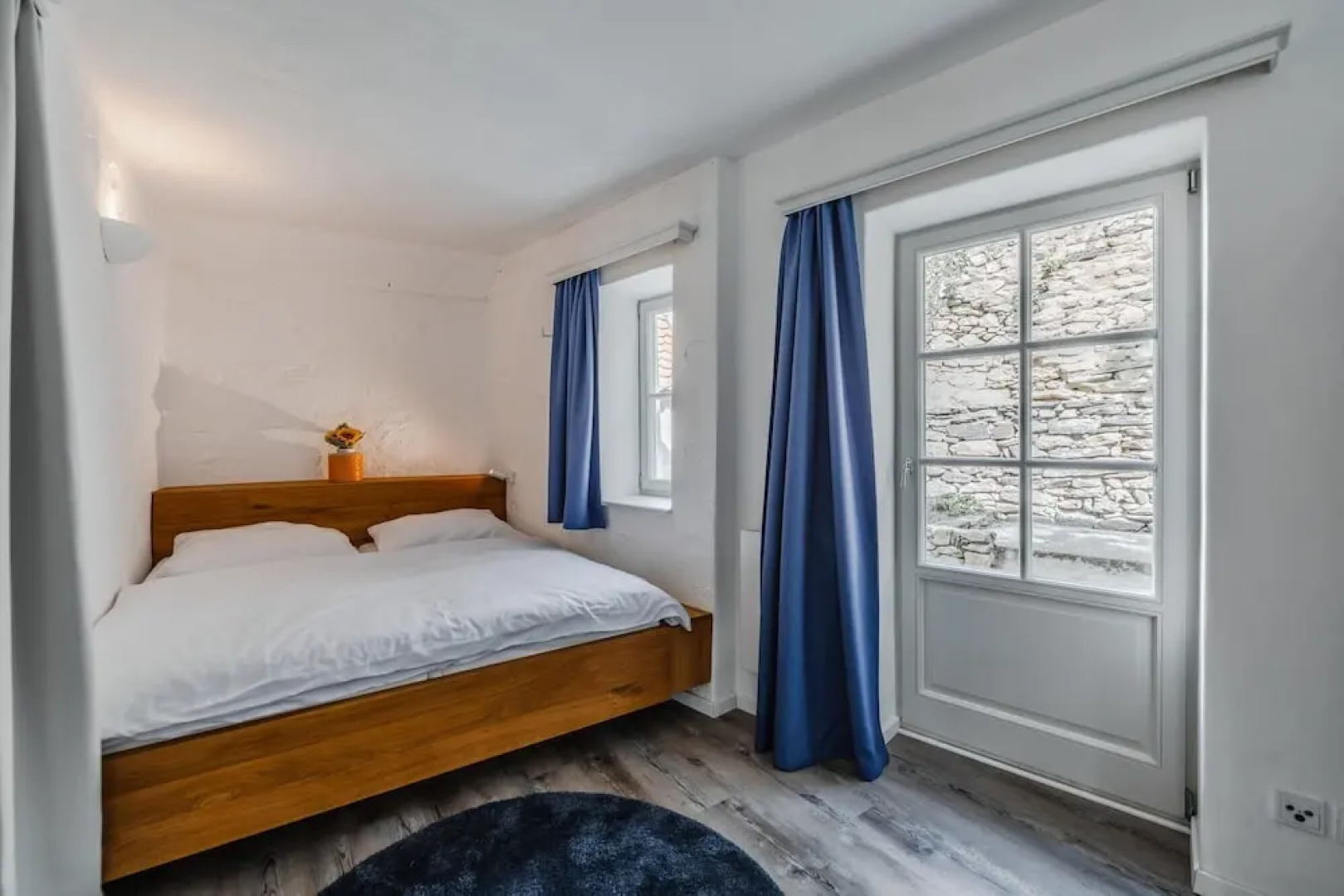 Deluxe Apartment With Private Patio and Terrace in the Historic Centre of D Rnstein