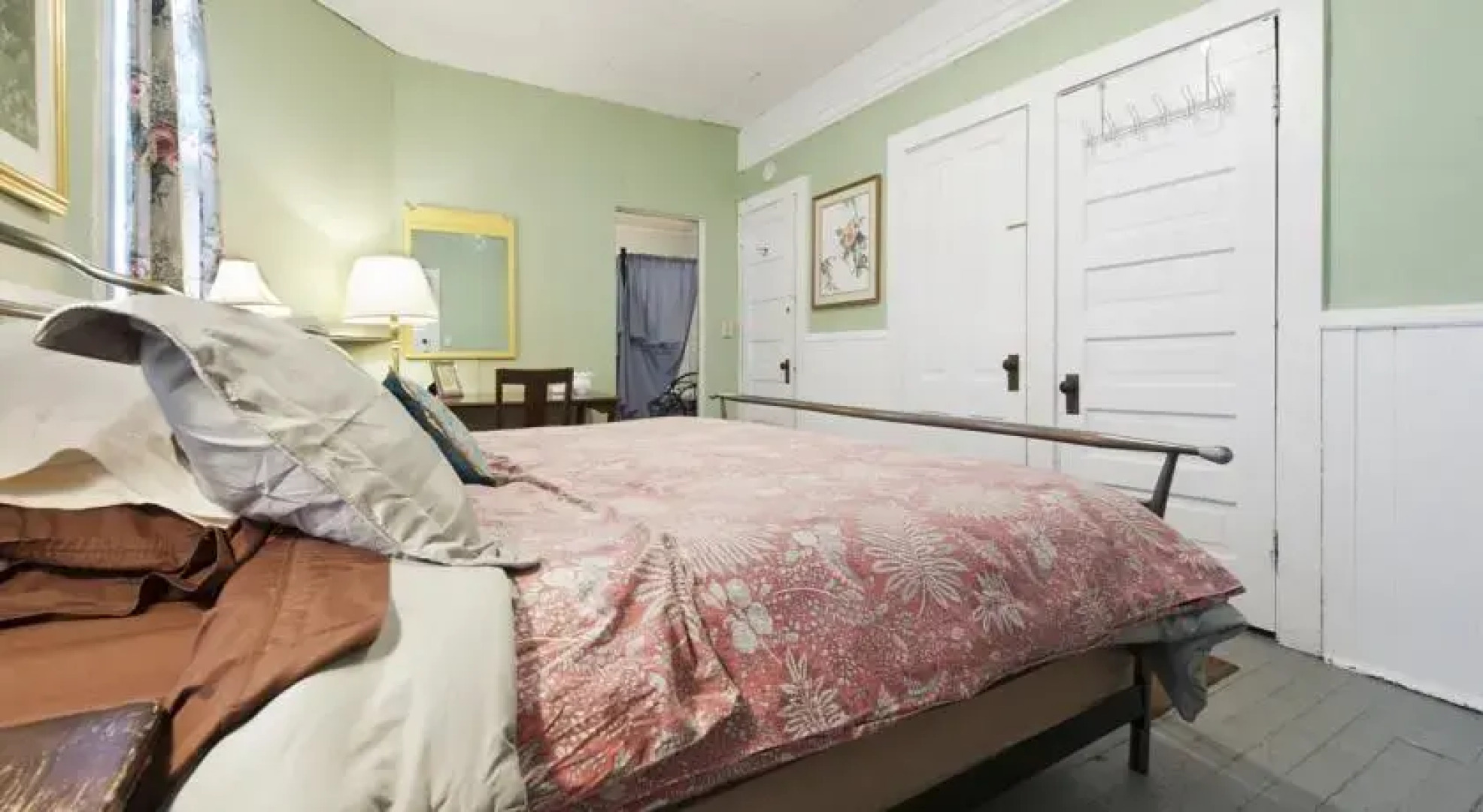 S&J Uptown Downtown Chain Of Lakes Art Museum