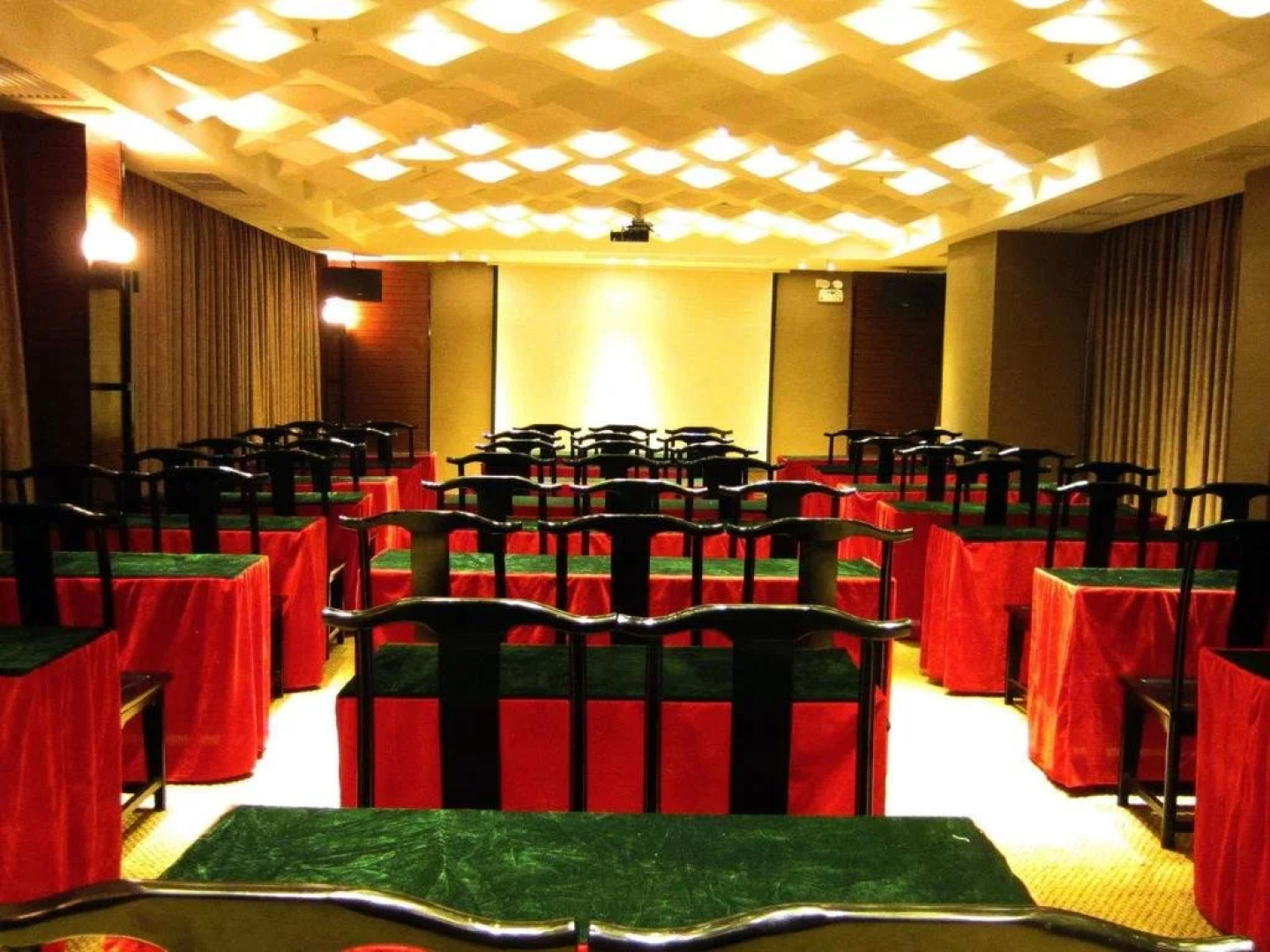 Maple Leaf International Hotel