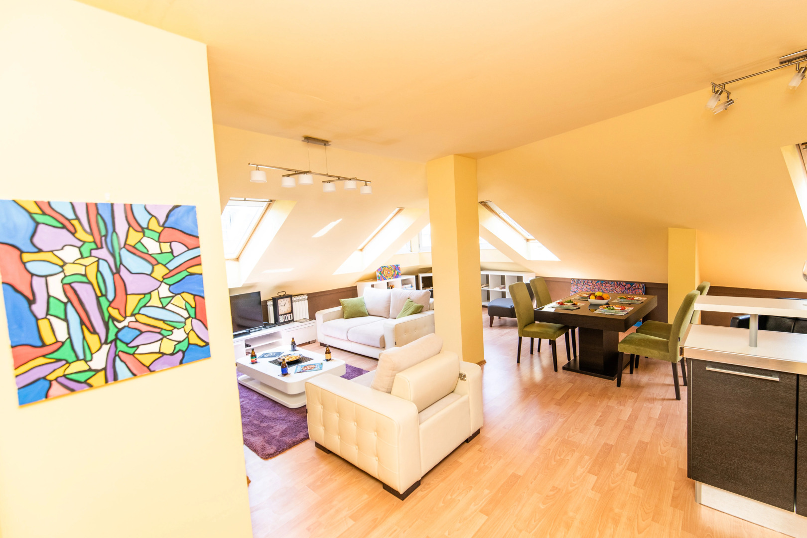 Spacious design loft in beautiful neighborhood