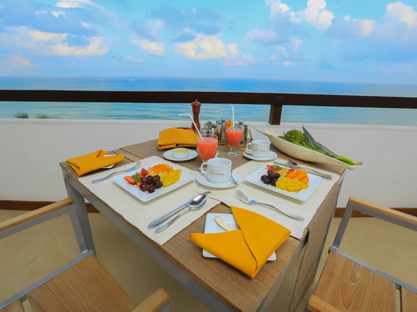 Курортный отель Pandanus Beach Resort & Spa