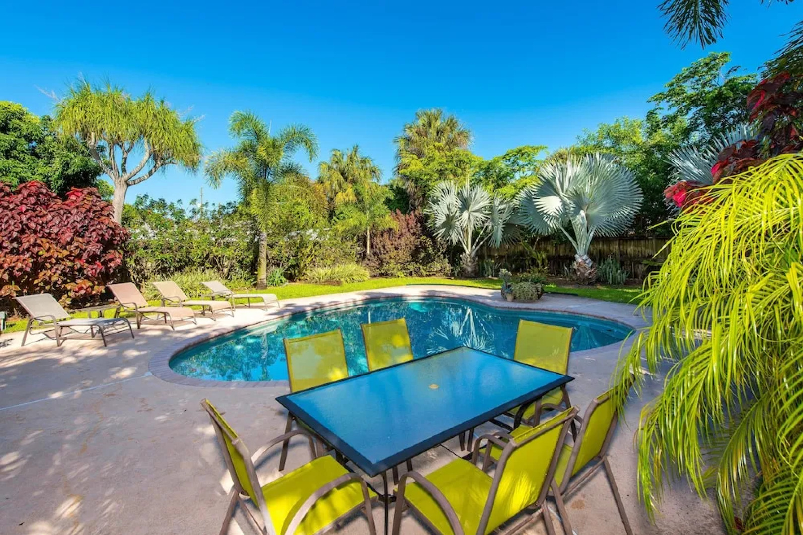 Lush Oasis Home - 2 Br home by RedAwning