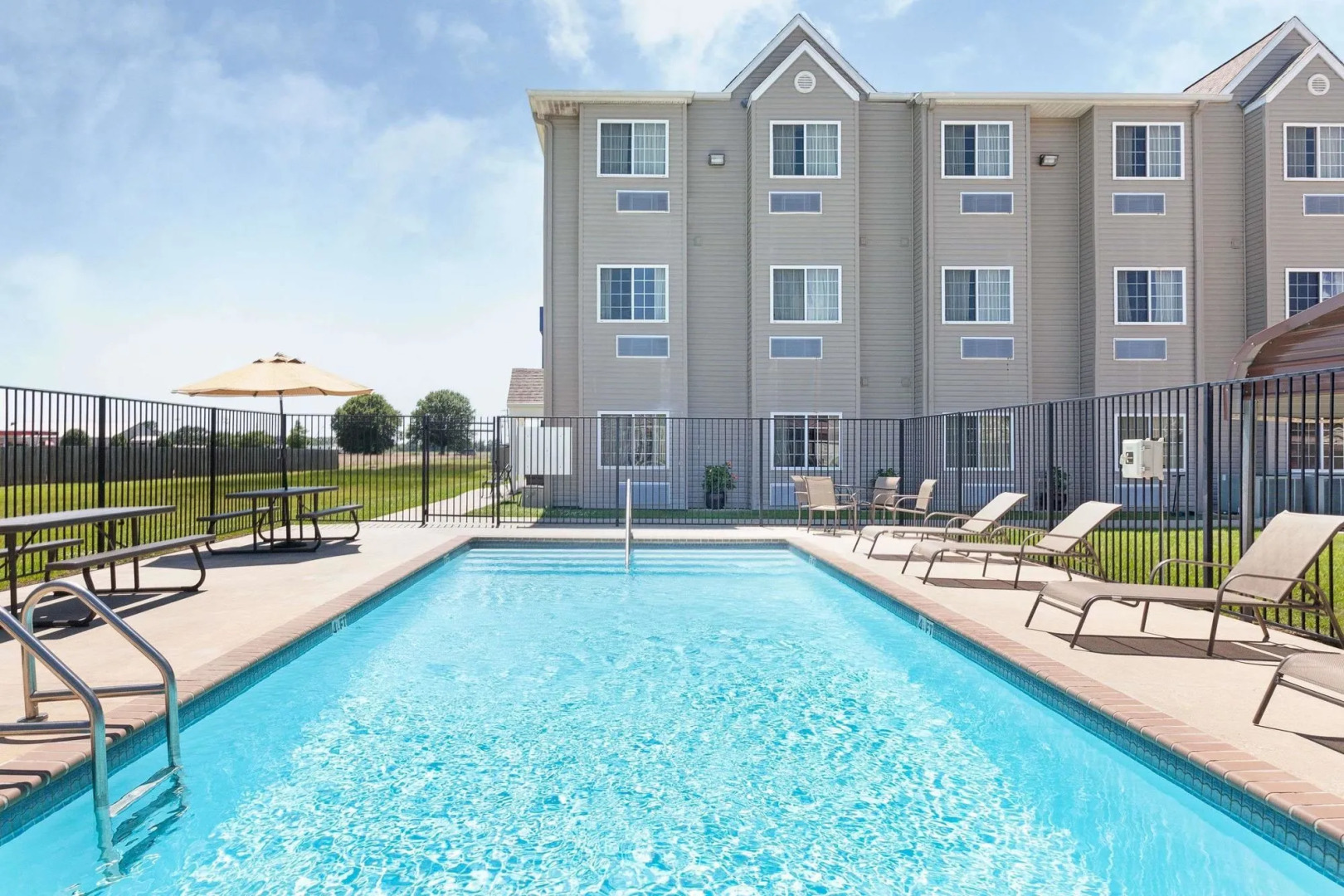 Microtel Inn & Suites by Wyndham Breaux Bridge