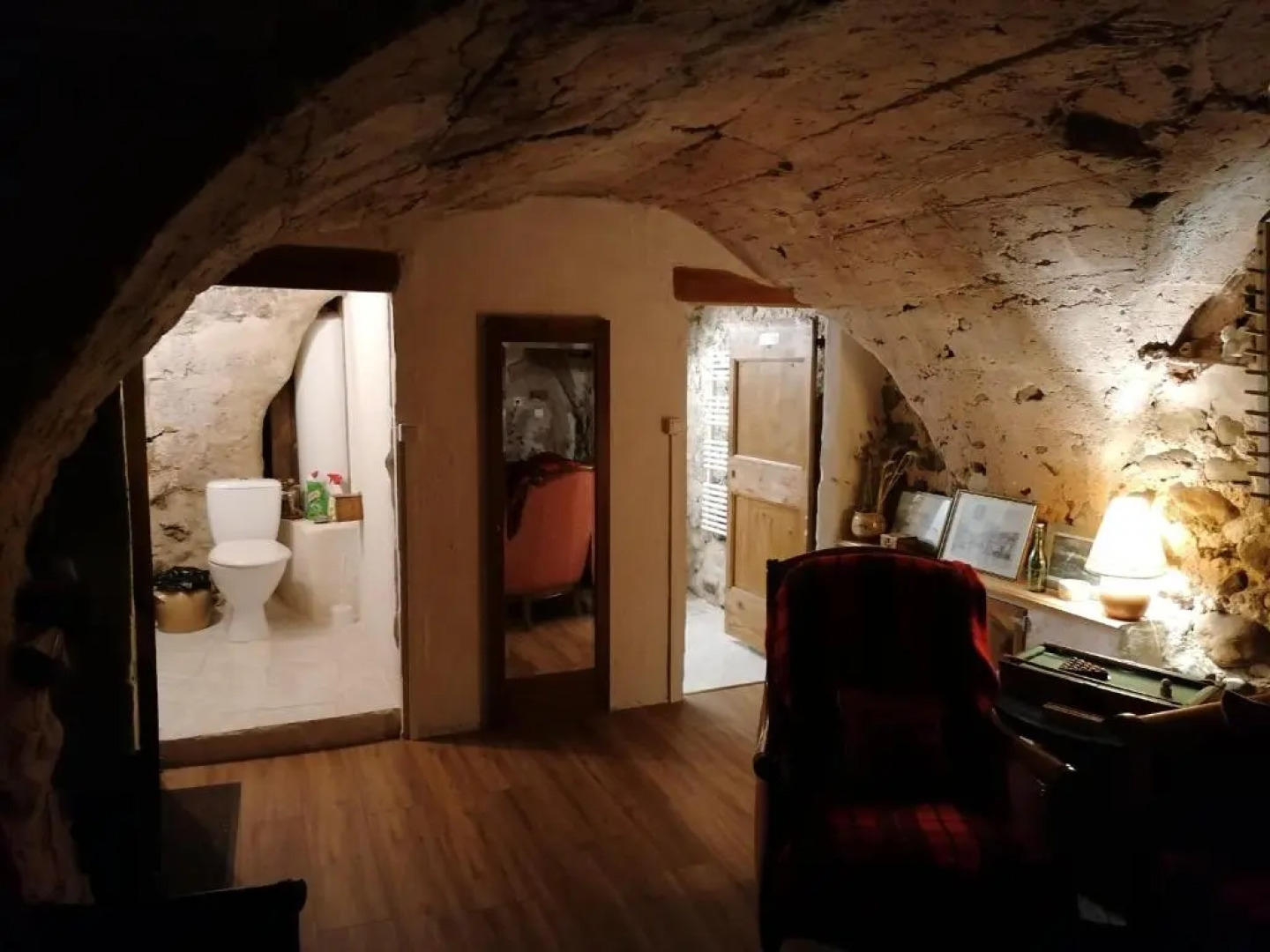 Chambre et pièce à vivre indépendantes