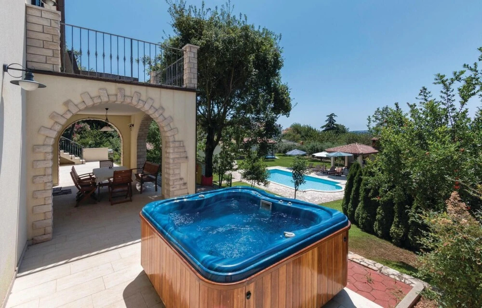 Nice Home in Liznjan with Outdoor Swimming Pool, Hot Tub & Sauna