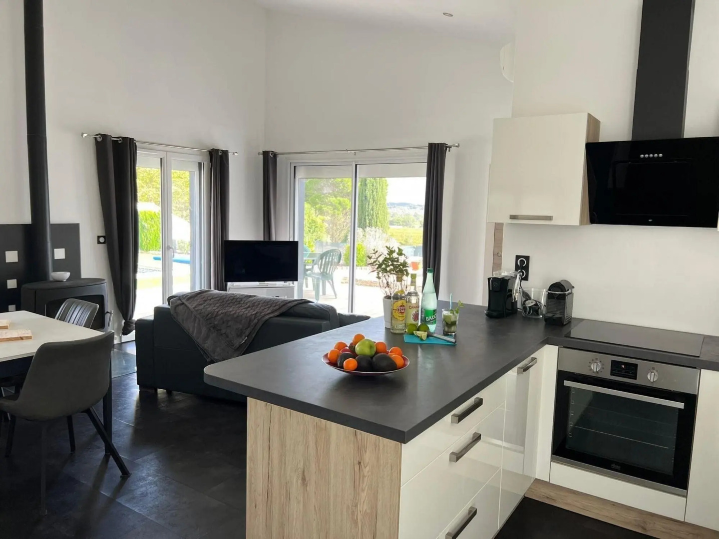 Holiday Home in Pouzols-Minervois with Private Outdoor Pool