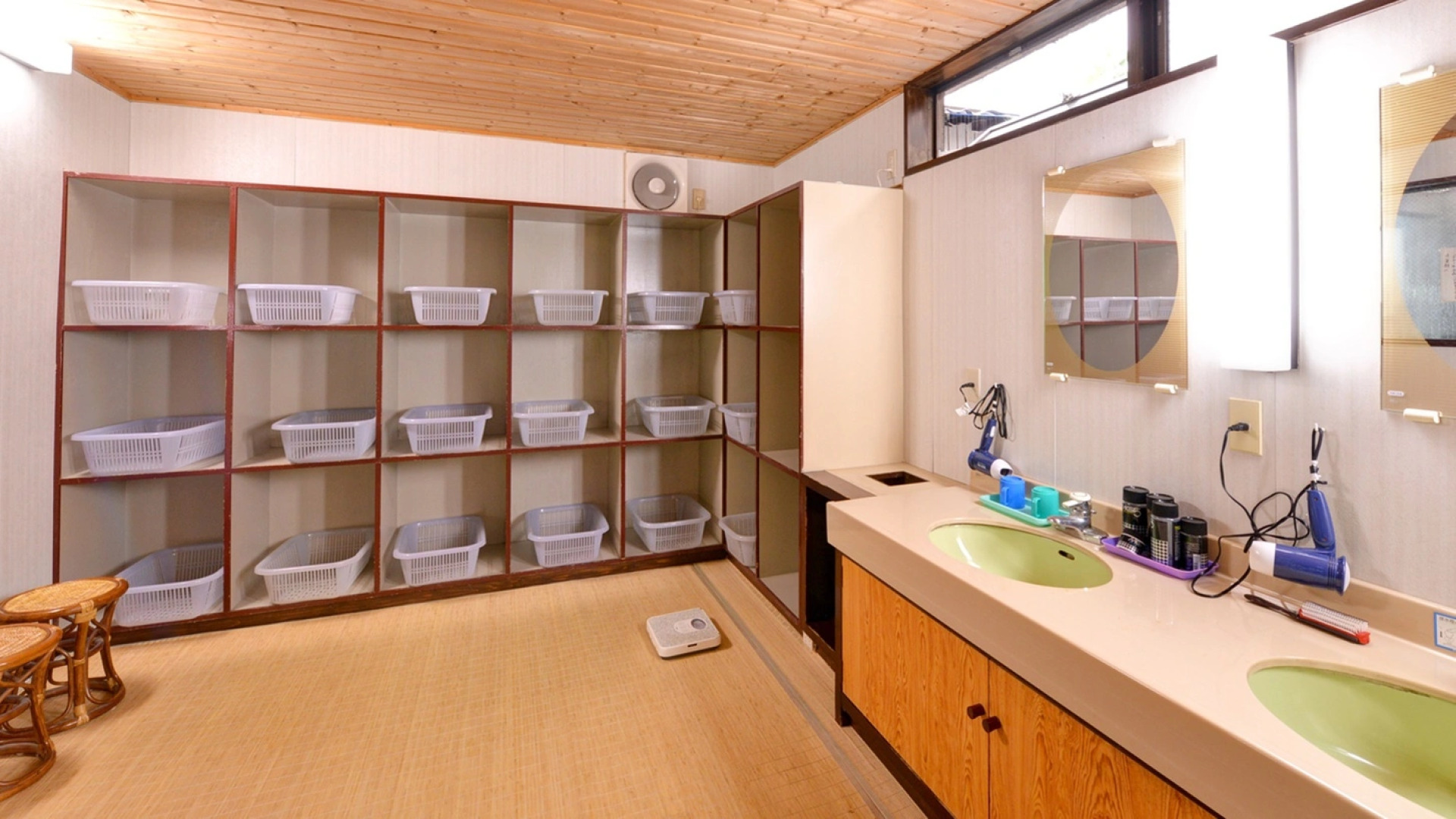 Takase Onsen Hanamichiru Yado New Manriki