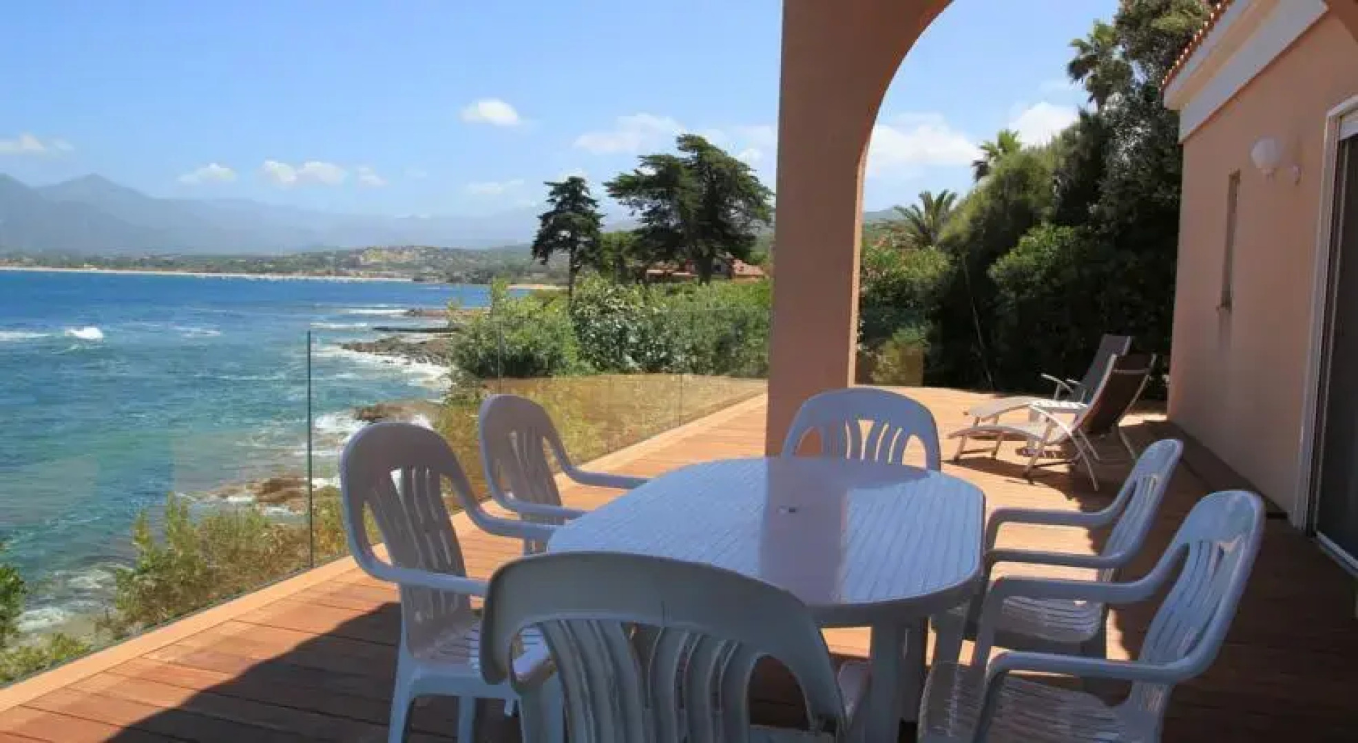 SECIC - Villa pieds dans leau Porticcio