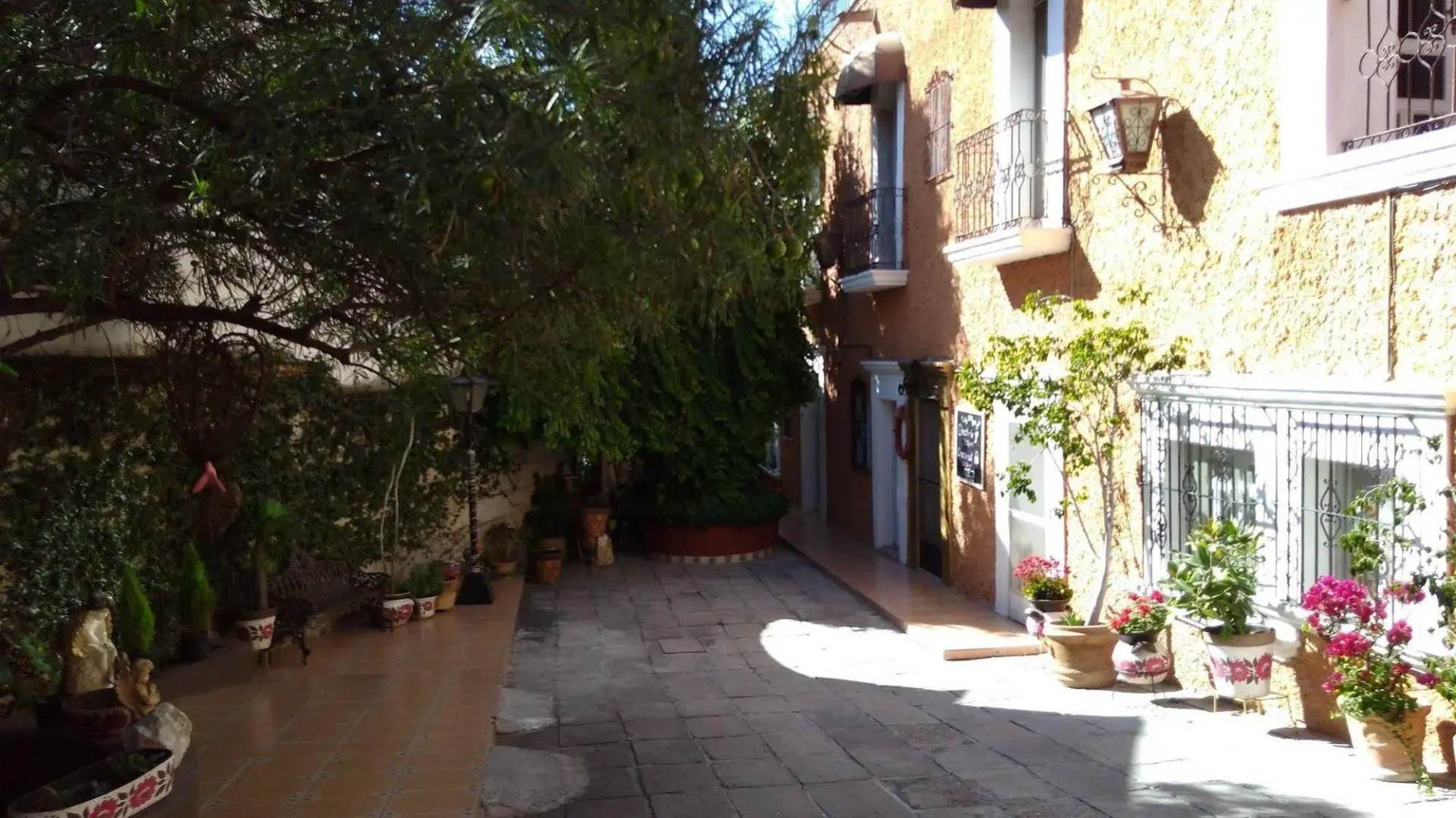 Casa Espejos Holistic B&B- Adults Only