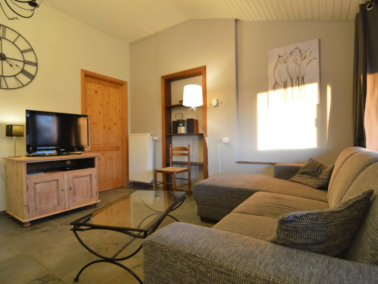 Sunny Cottage With Pool