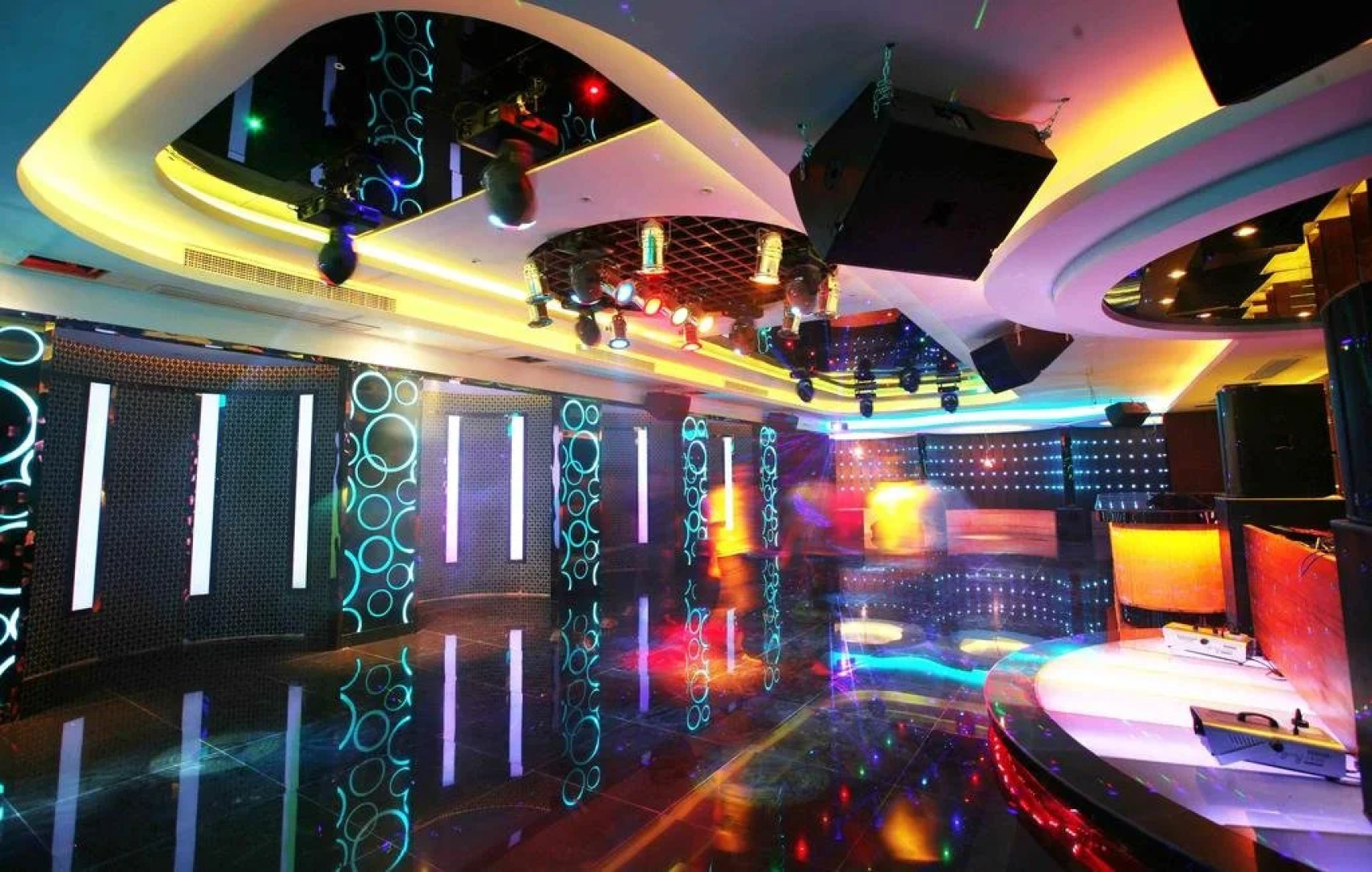 Taohuatanpan Holiday Hotel