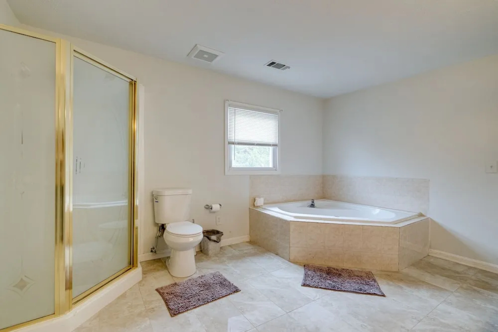 Spacious Triangle Townhome - Near Hiking & Golf!