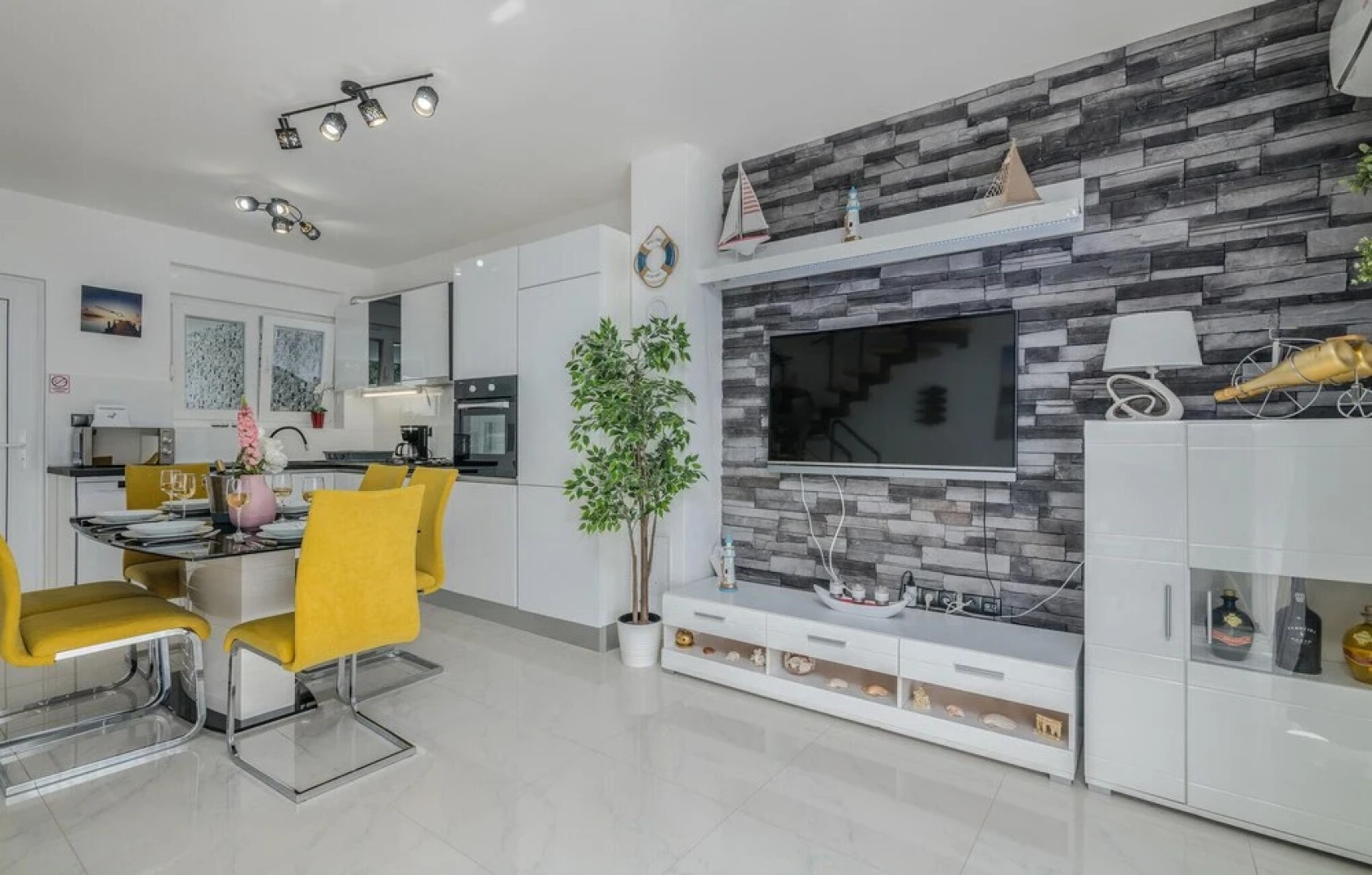 Beautiful Home in Brzac With Wifi and 2 Bedrooms