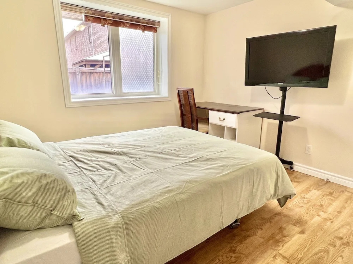 Cozy Home in Richmond Hill with Free Parking
