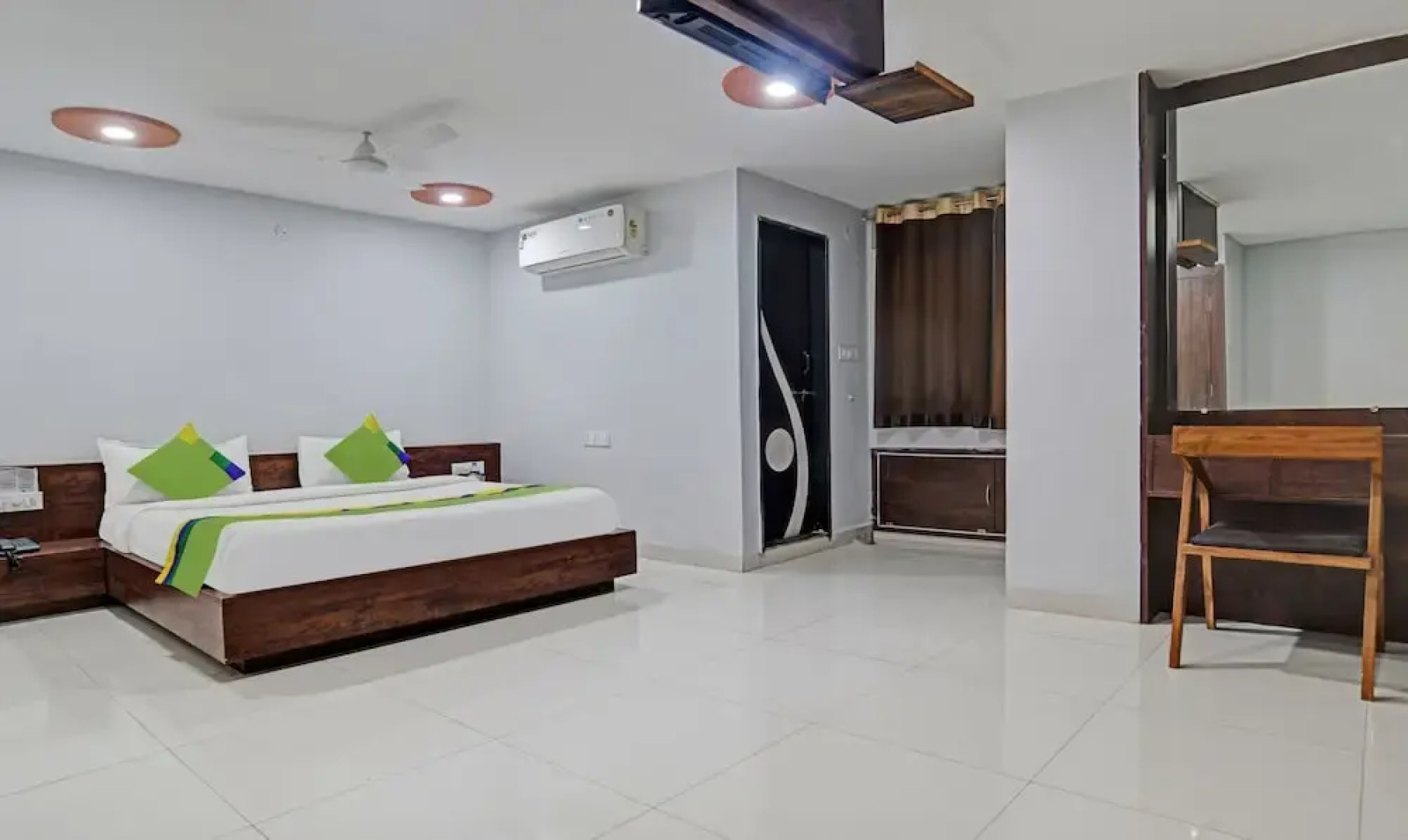 Oyo 9719 Hotel Relax Inn