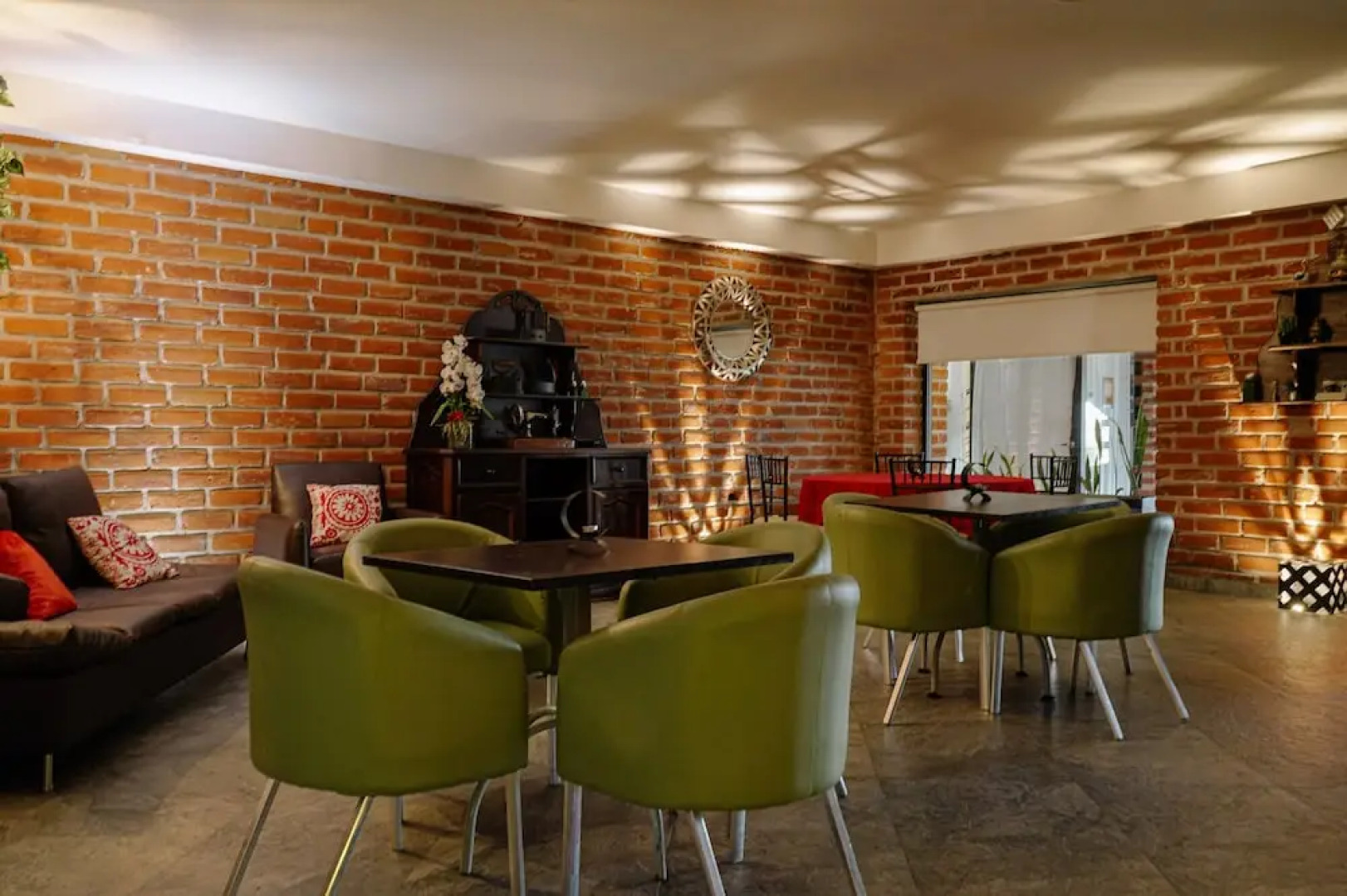 Quindeloma Art Hotel And Gallery