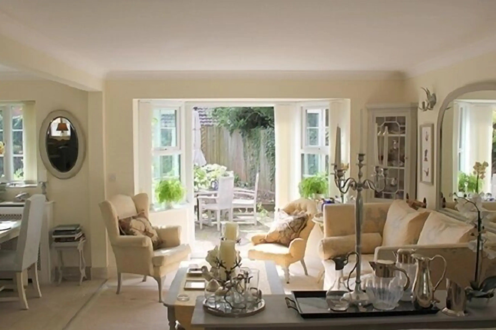 Harlequin Bed  Breakfast