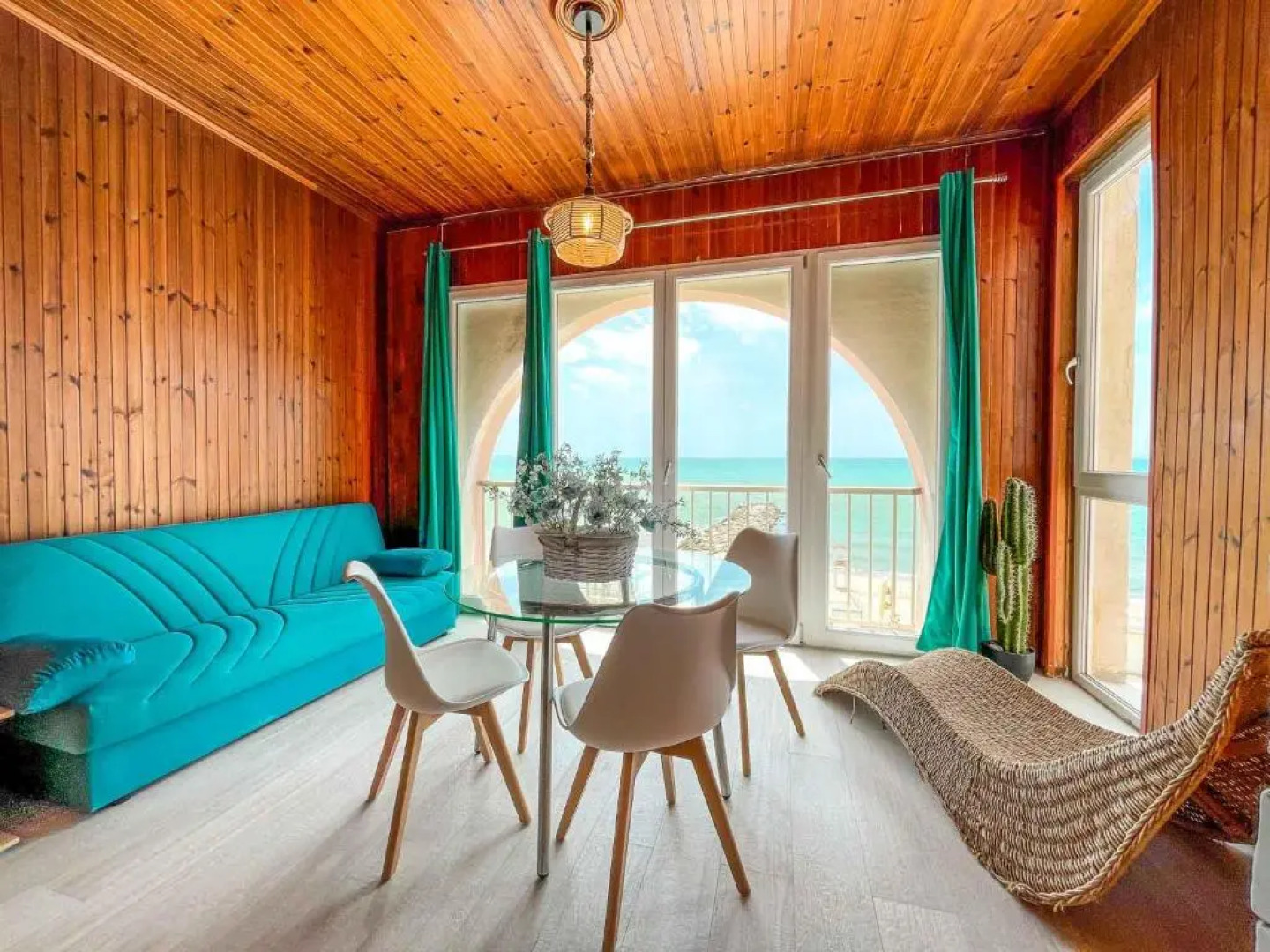 Athena Sea front Apartment, Parking & Pool