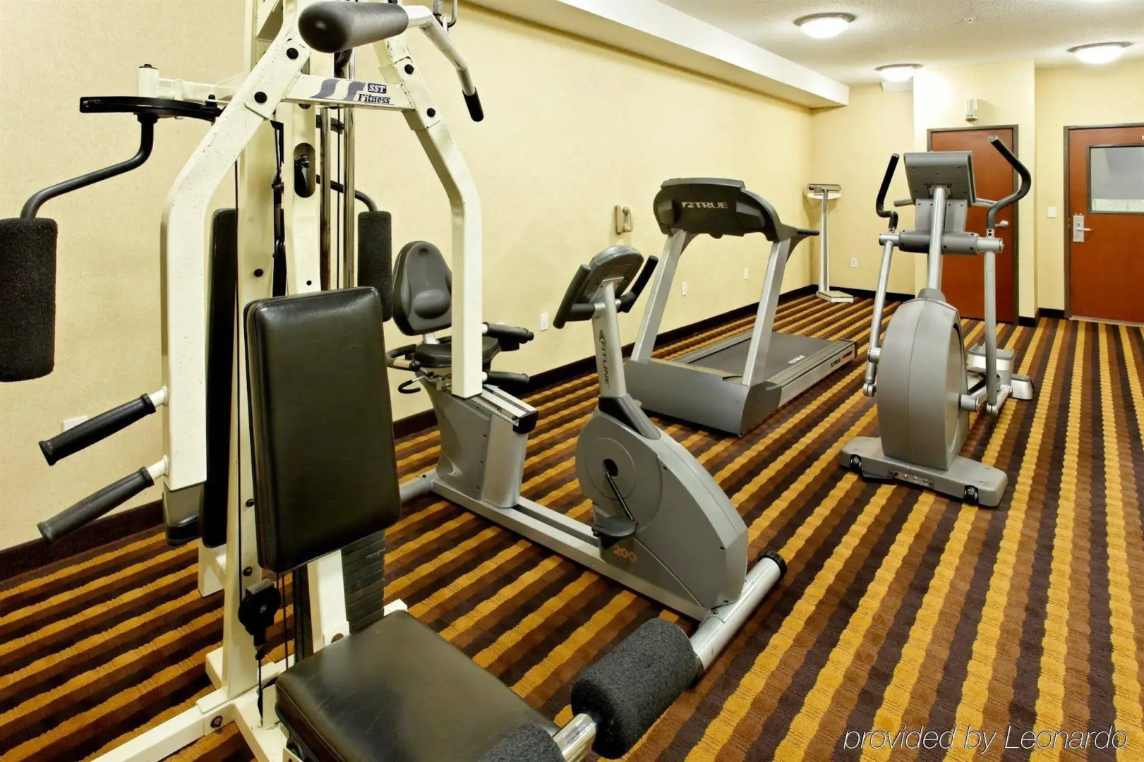 Holiday Inn Express Hotel & Suites Portland-Jantzen Beach by IHG