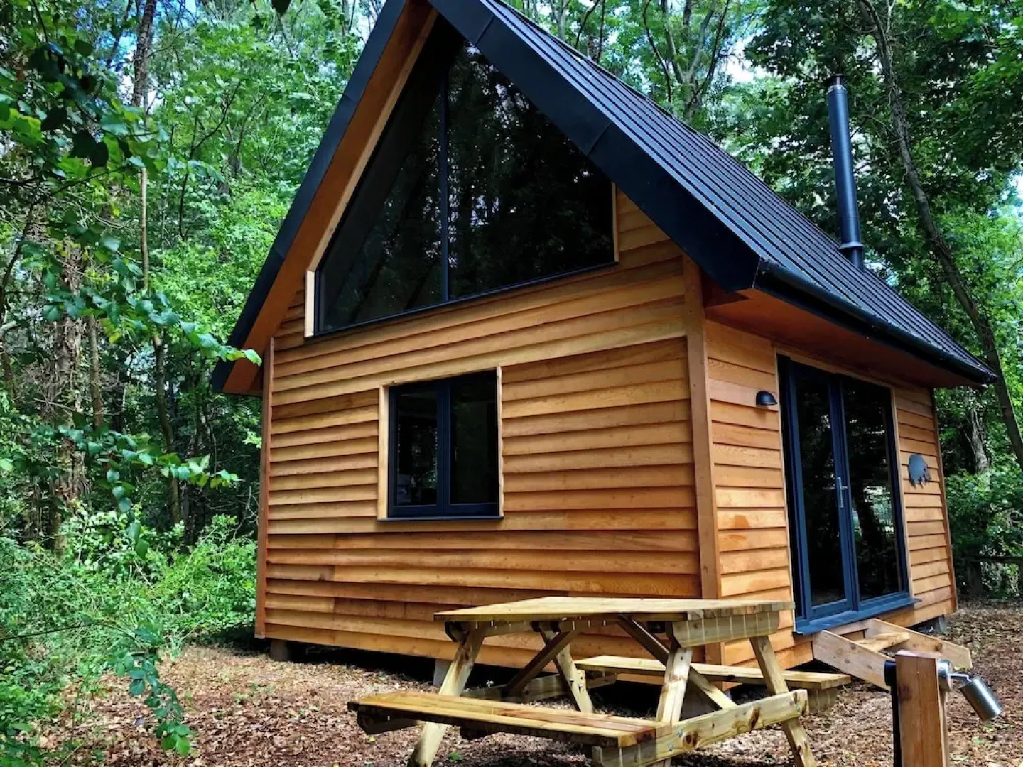 Woodland Cabin Retreat in Alfriston - hot tub