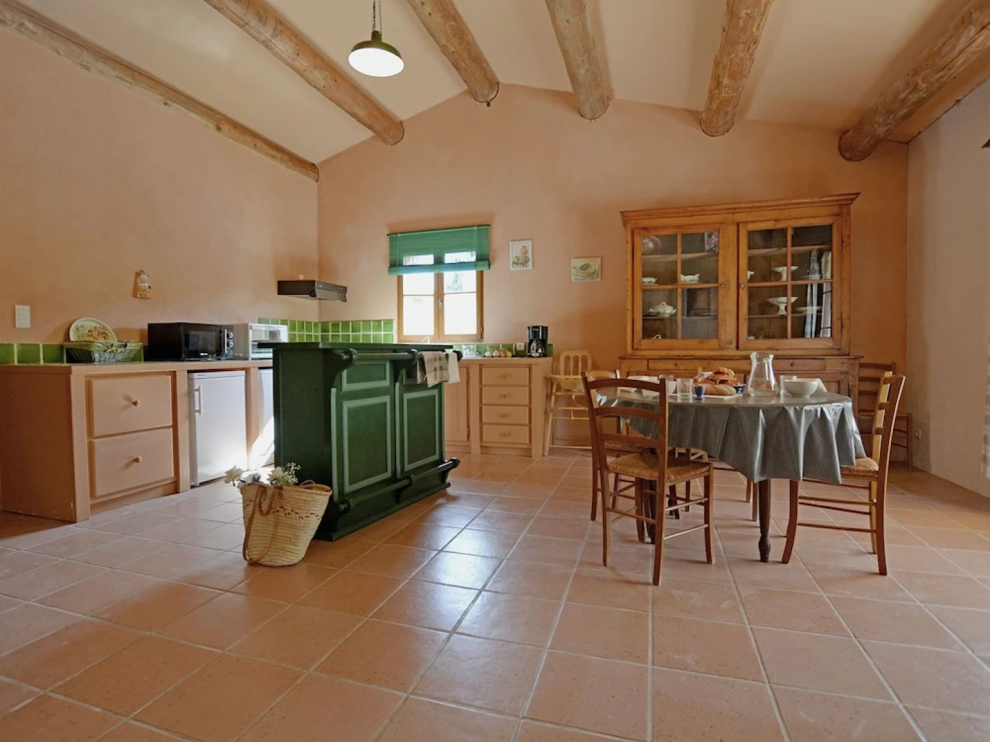 Beautiful Villa in Flaux With Swimming Pool