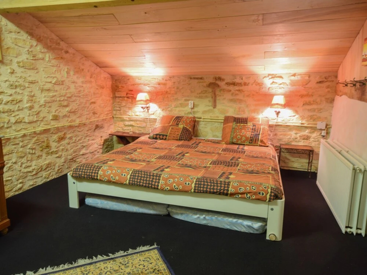 Spacious Villa in Puy-l'évêque With Swimming Pool