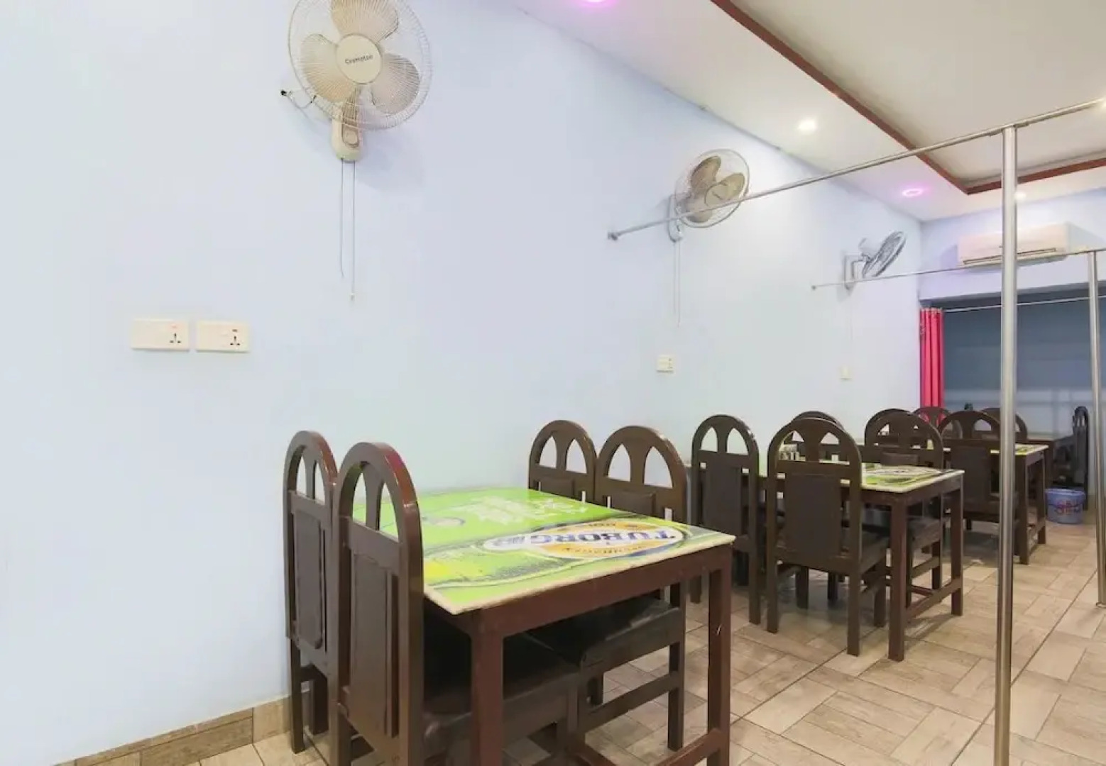 SPOT ON 392 Raju Hotel & Family Restaurant