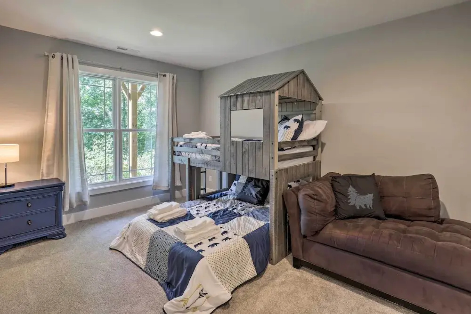 Escape w/ Hot Tub, Mtn Views: 5 Mi to Urban Trail