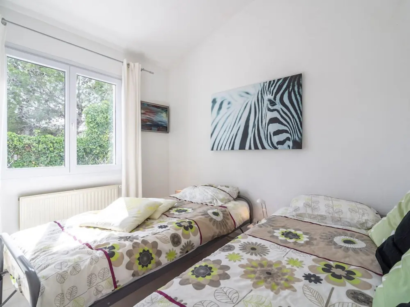 Alluring Villa in Pouzols-minervois With Jacuzzi