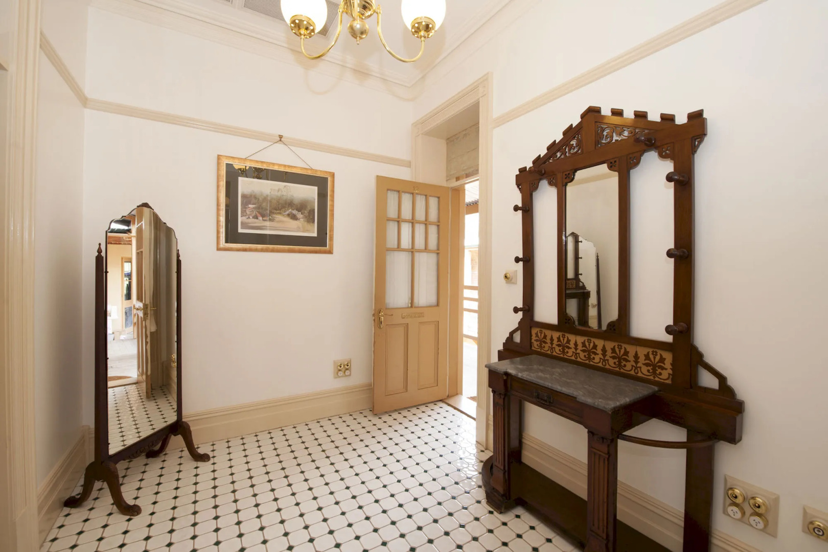 Cobb & Co Court Boutique Hotel