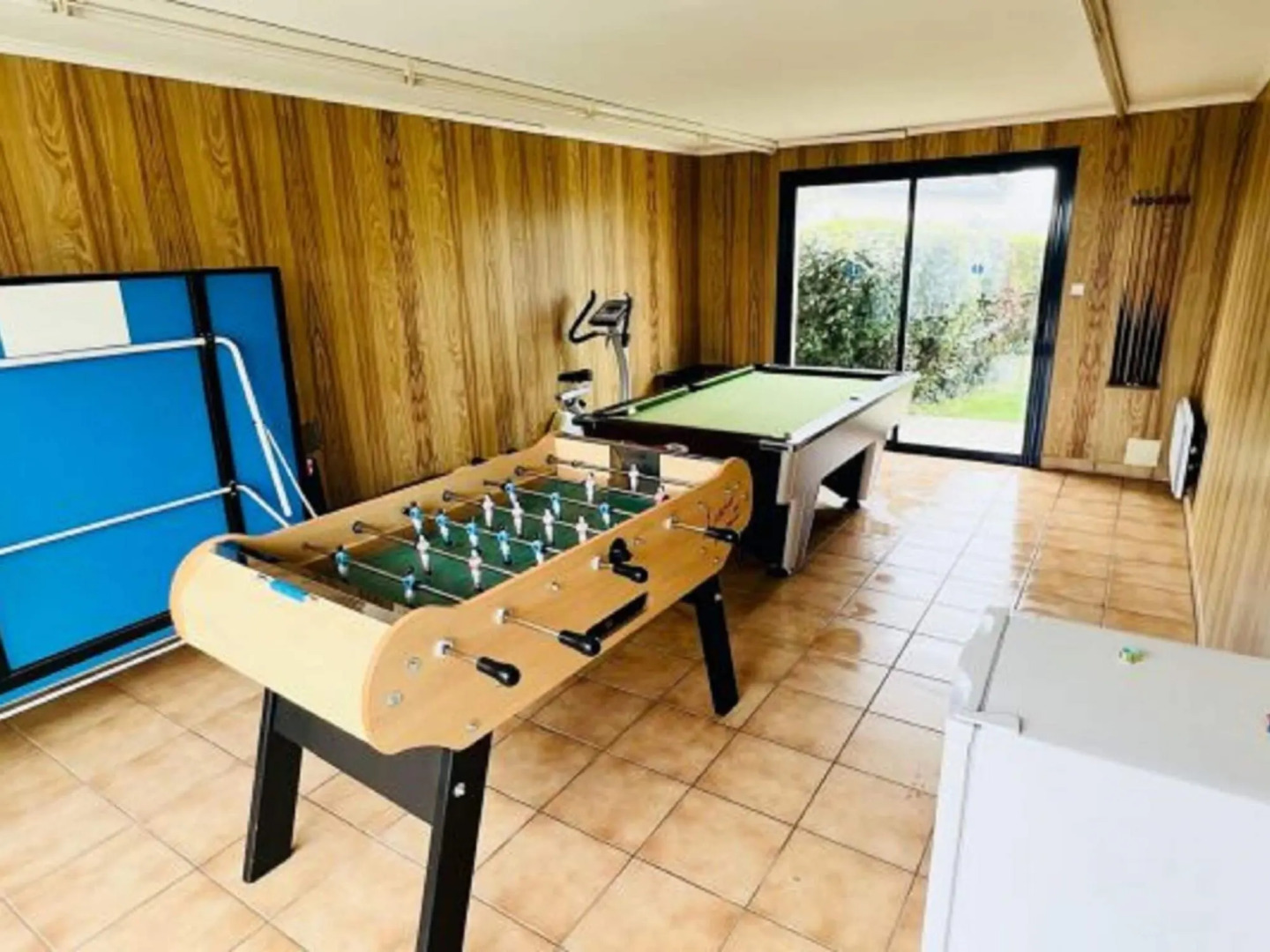 Attractive holiday home in Moëlan-sur-Mer with garden