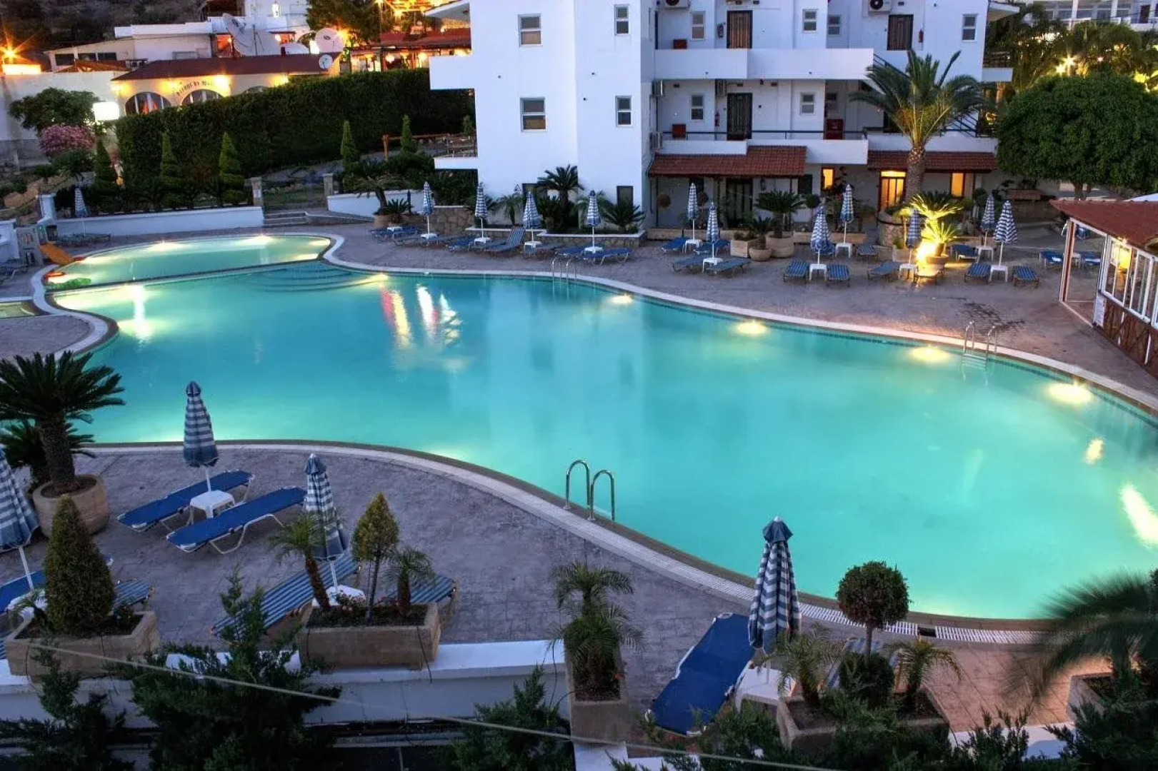 Coliseum Studios & Apartments