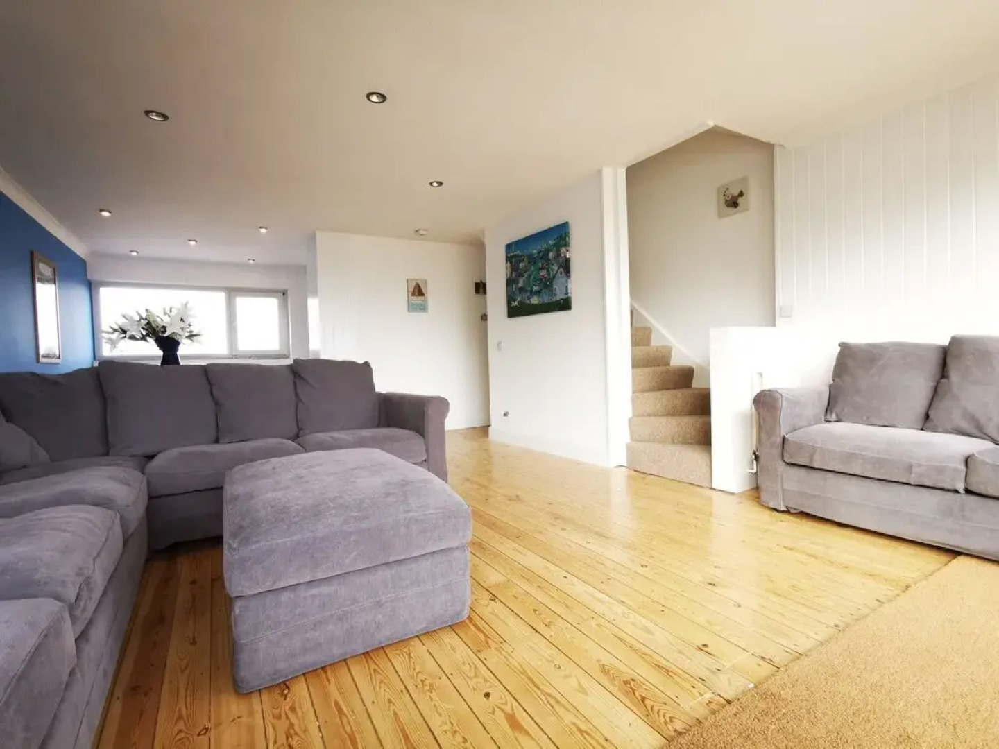 87 Marineside Beach Side Property With Stunning sea Views