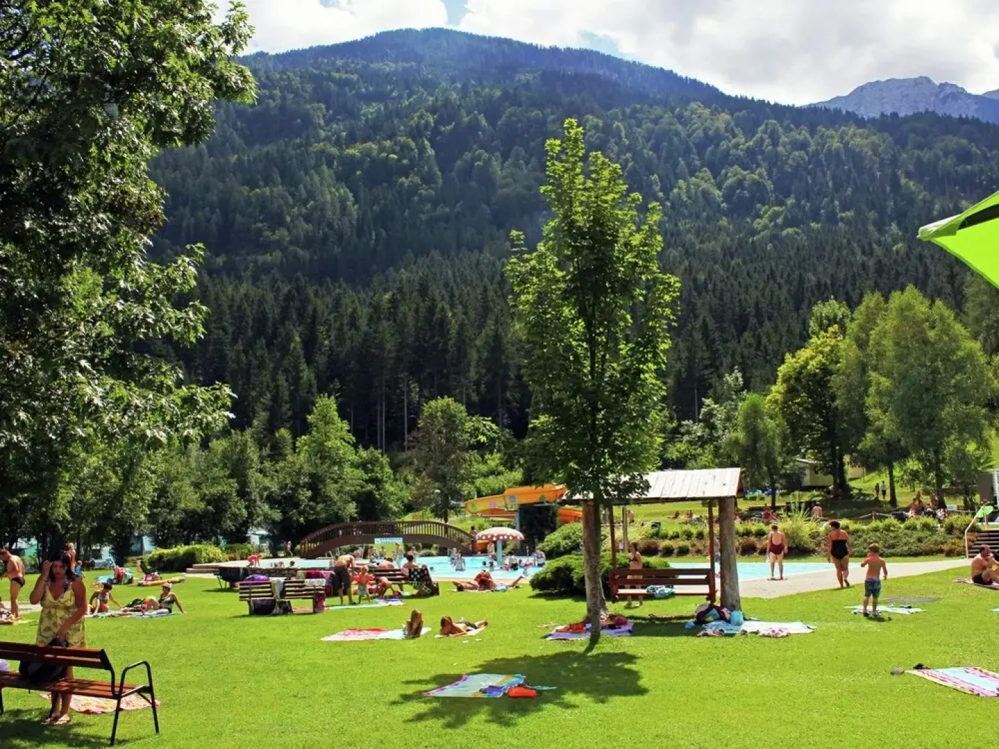 Comfy Apartment With Terrace, Garden, Bbq, Parking, Playroom