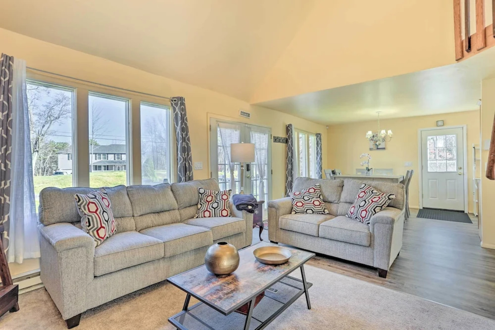 Cozy House: Surrounded by Community Lakes!